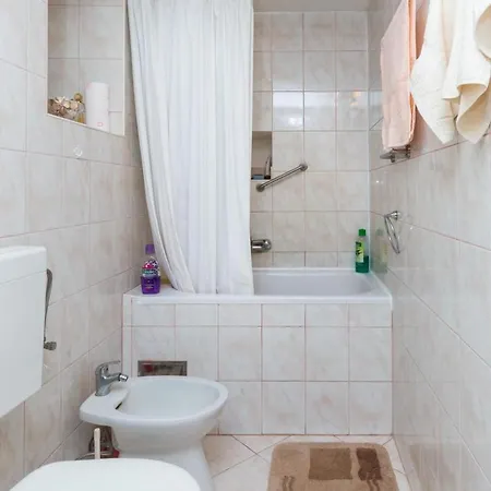 House Kocan-four Bedroom With Terrace And Swimming Pool Apartamento Thurinici