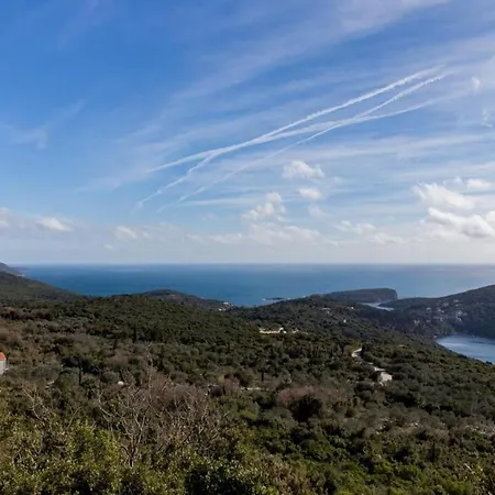 Apartamento House Kocan-four Bedroom With Terrace And Swimming Pool