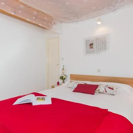 House Kocan-four Bedroom With Terrace And Swimming Pool Apartment